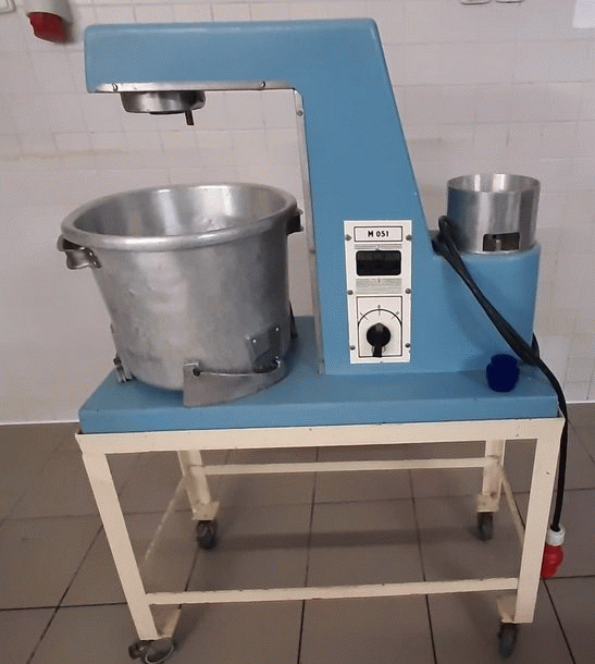 Kuchyňský robot včetně příslušenství M 051 - T 310 (15306.)