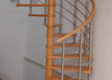 JAP 250 - Kombinované schodisko obkladané drevom s kruhovým pôdorysom určené do interiéru 