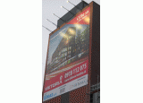 Inštalácia veľkoplošných tlačených bannerov na fasády budov